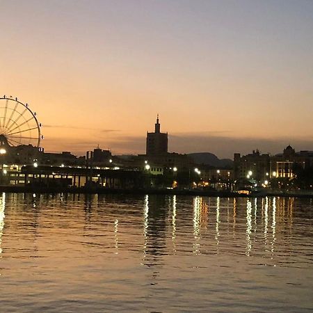 Kawaii Beachfront Malagueta Apartment Malaga Luaran gambar