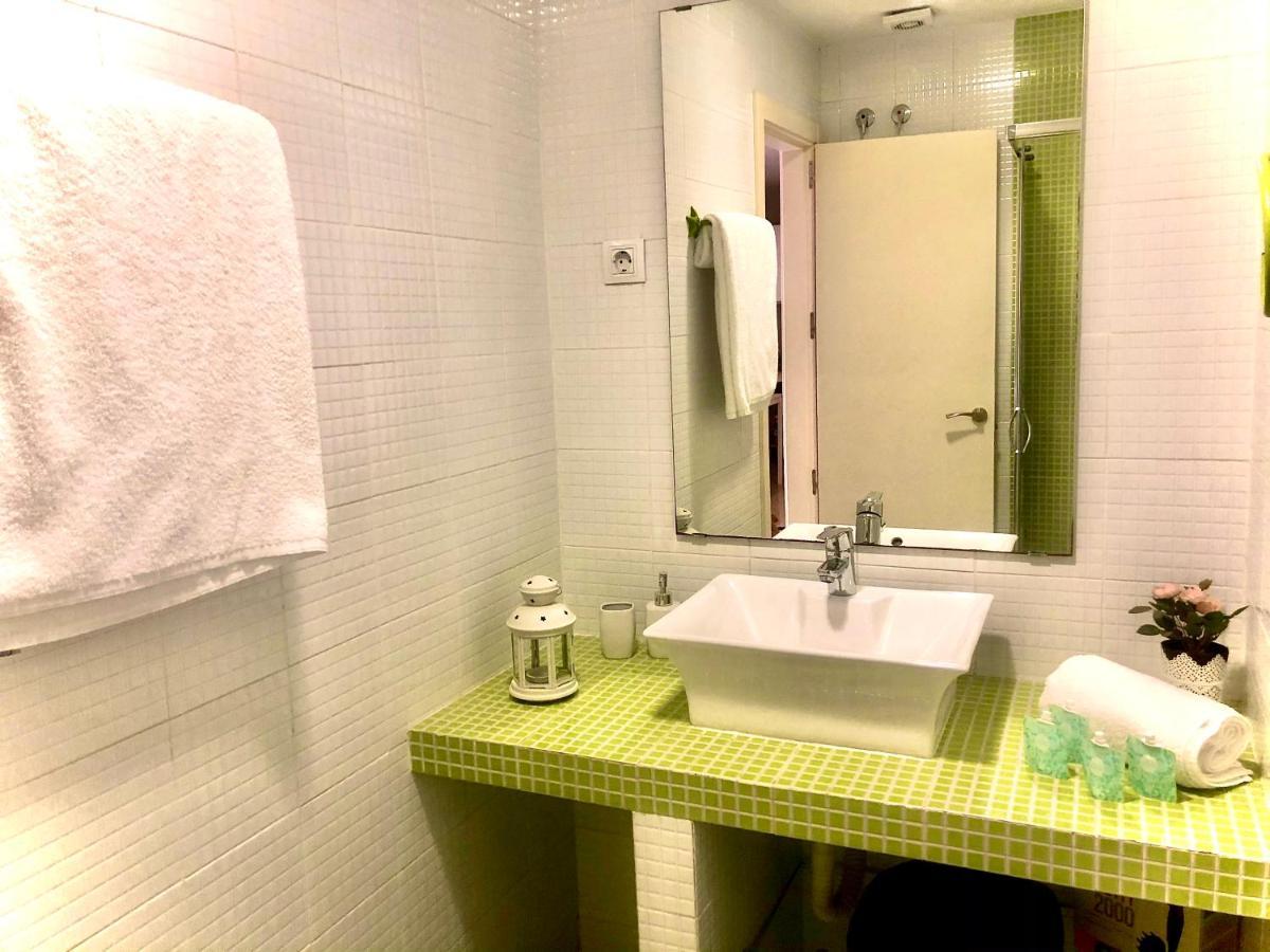 Kawaii Beachfront Malagueta Apartment Malaga Luaran gambar