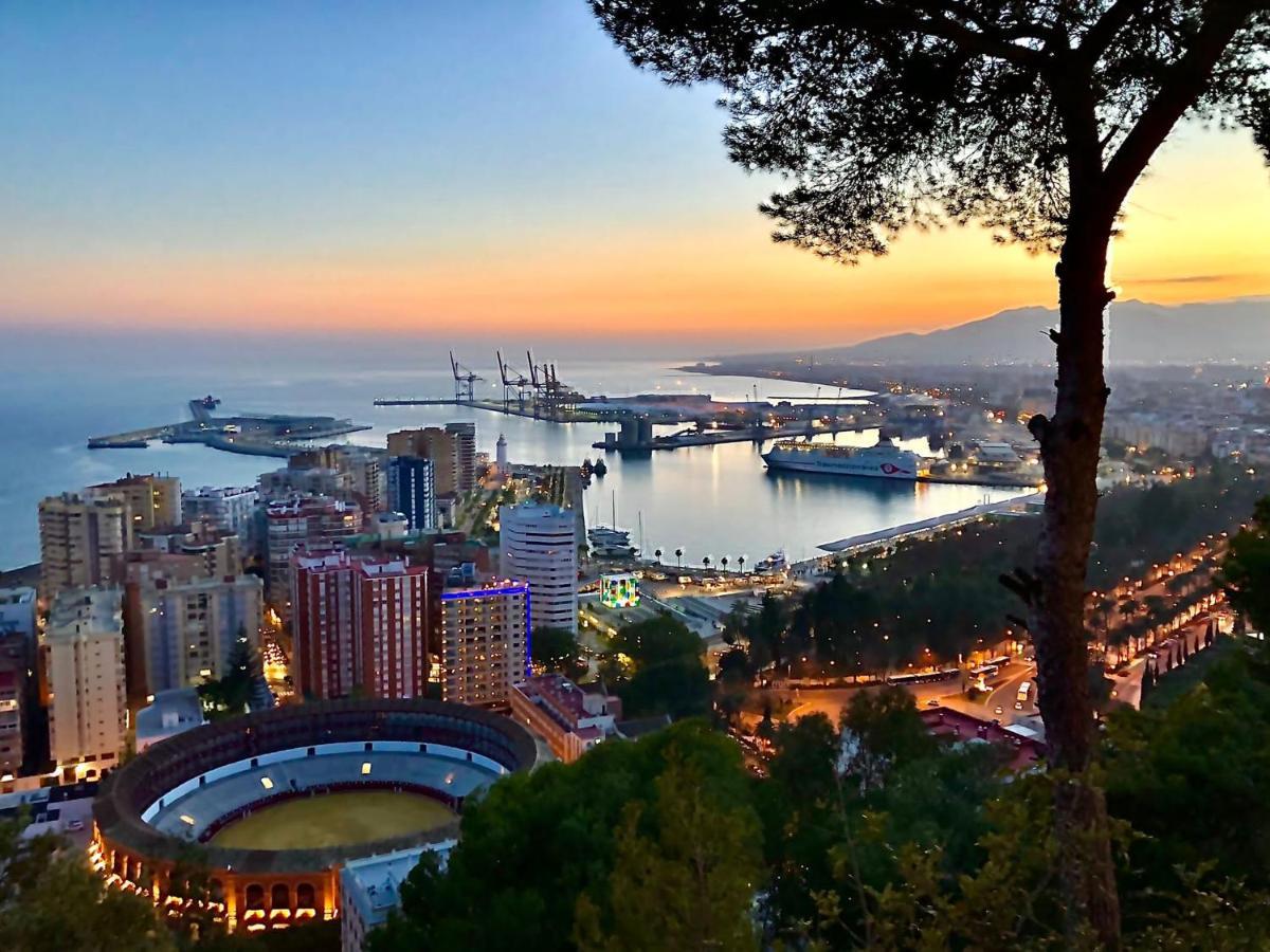 Kawaii Beachfront Malagueta Apartment Malaga Luaran gambar